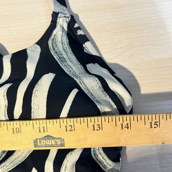 Hurley Women's UPF 50+ Sun Protection Printed One Piece Swimsuit - Picture 6 of 8